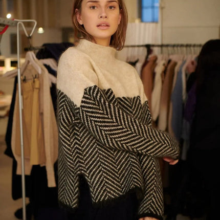 Women's Turtleneck Sweater Soft Knit Patterned Design